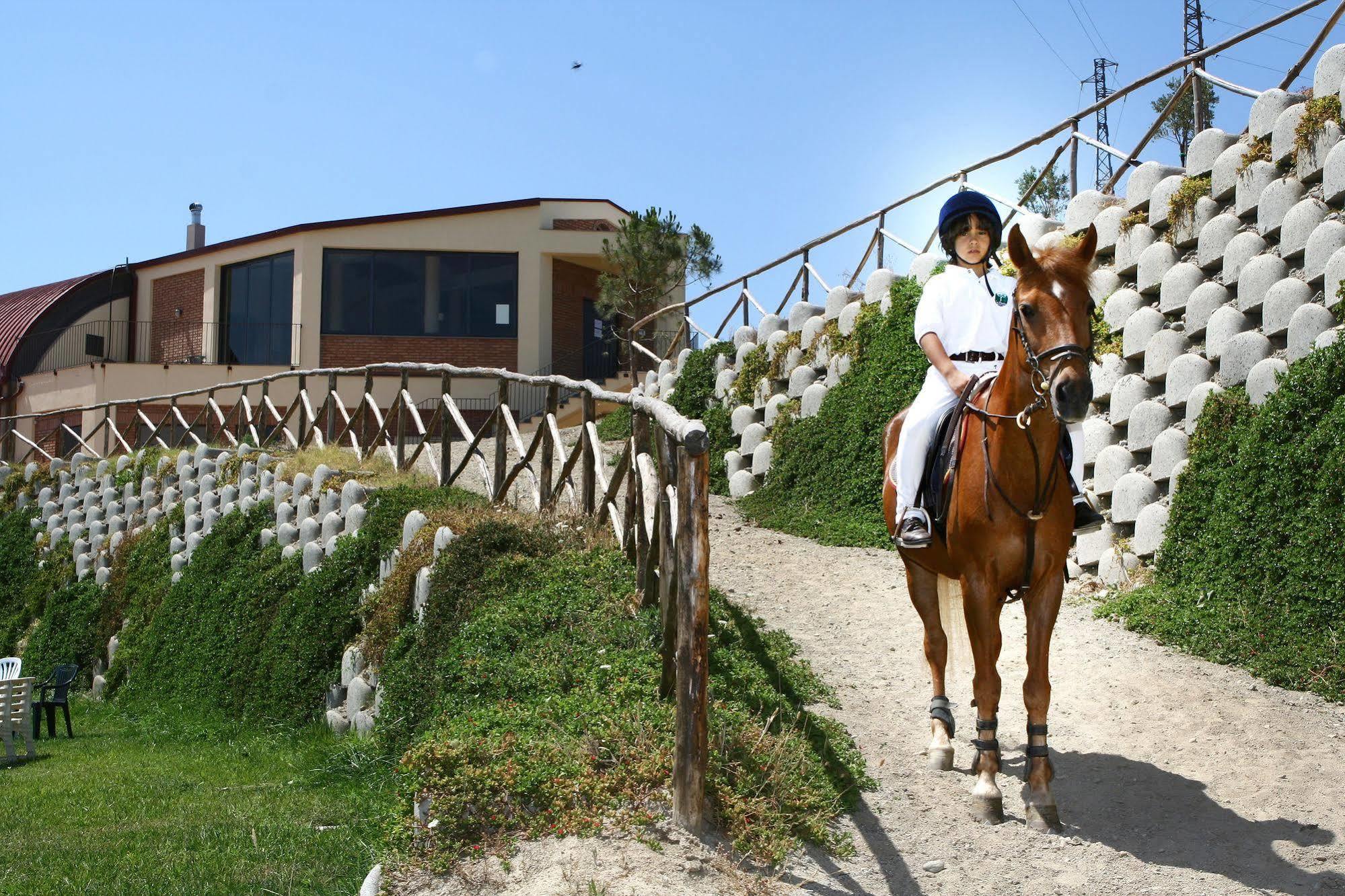 فندق Il Parco Degli Ulivi فيلافرانكا تيرينا المظهر الخارجي الصورة